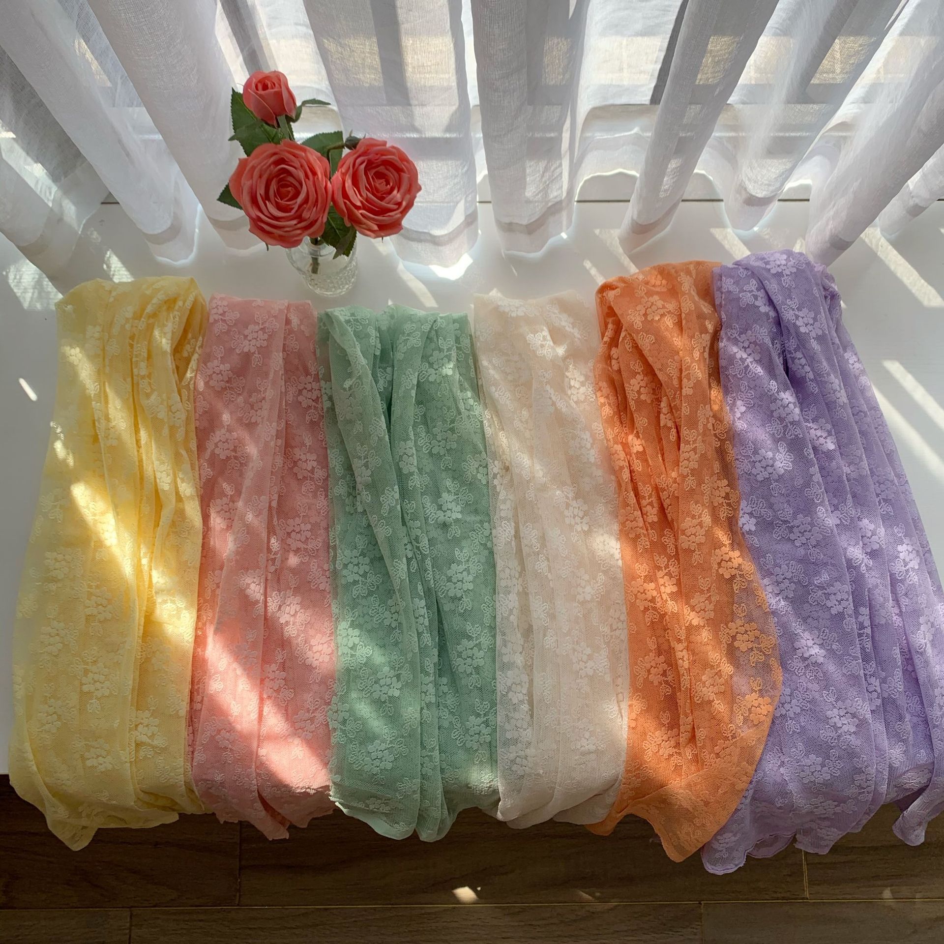 Tela de encaje de poliéster tridimensional pequeña tela de jacquard floral para niños Hanfu al por mayor estera de mesa de malla mantel de encaje
