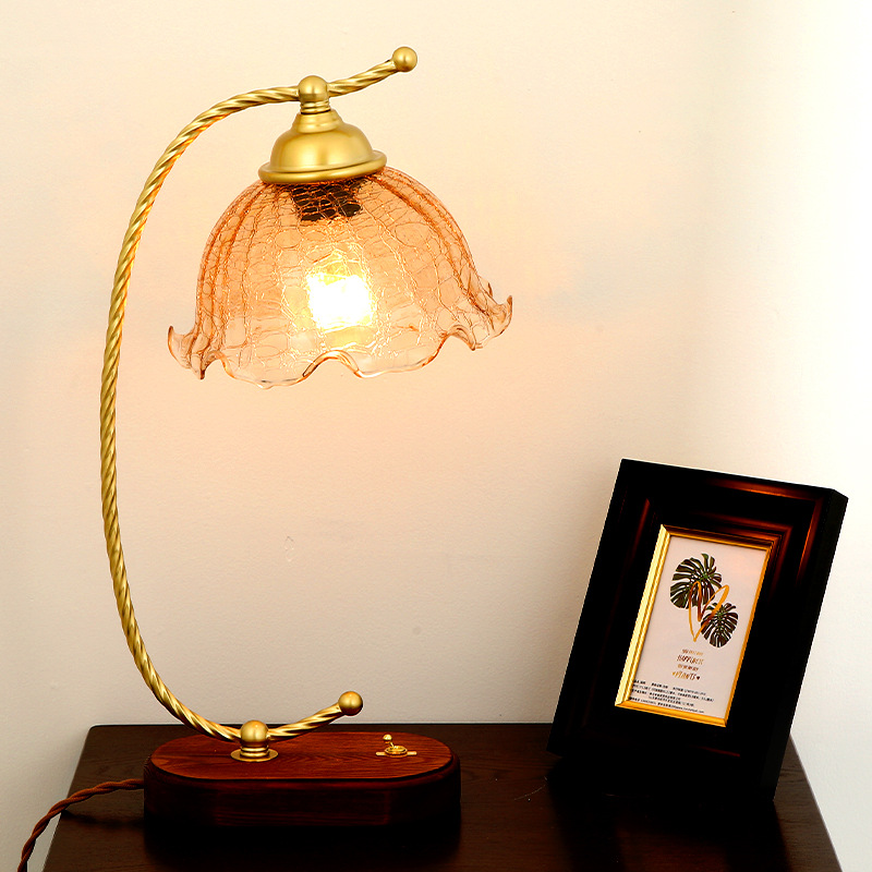 호두 색 균열 유리 테이블 램프-버튼 스위치