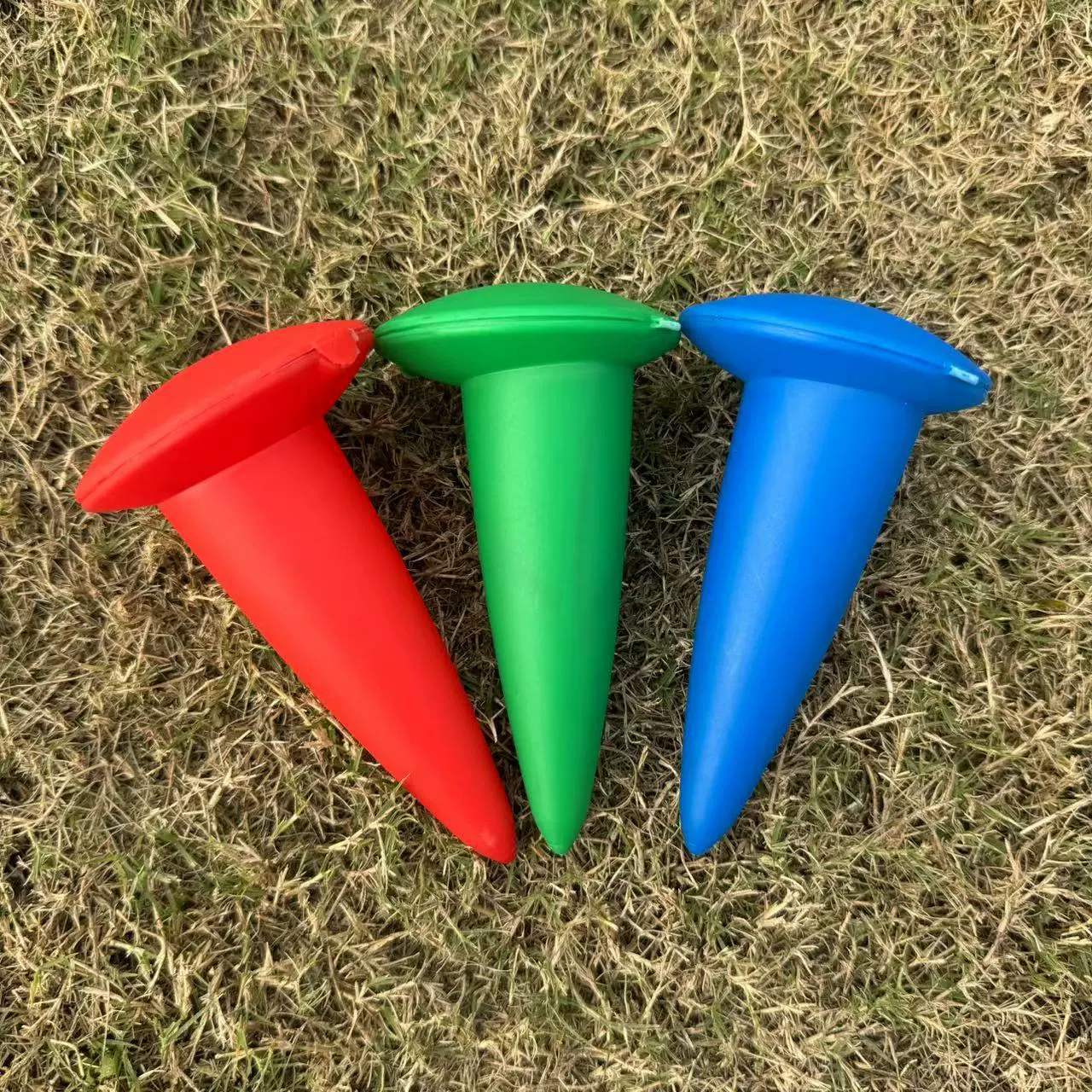 Фабрика прямой открытый пляж пластиковые пепельницы конус пепельница пляж пепельница конус PP материал