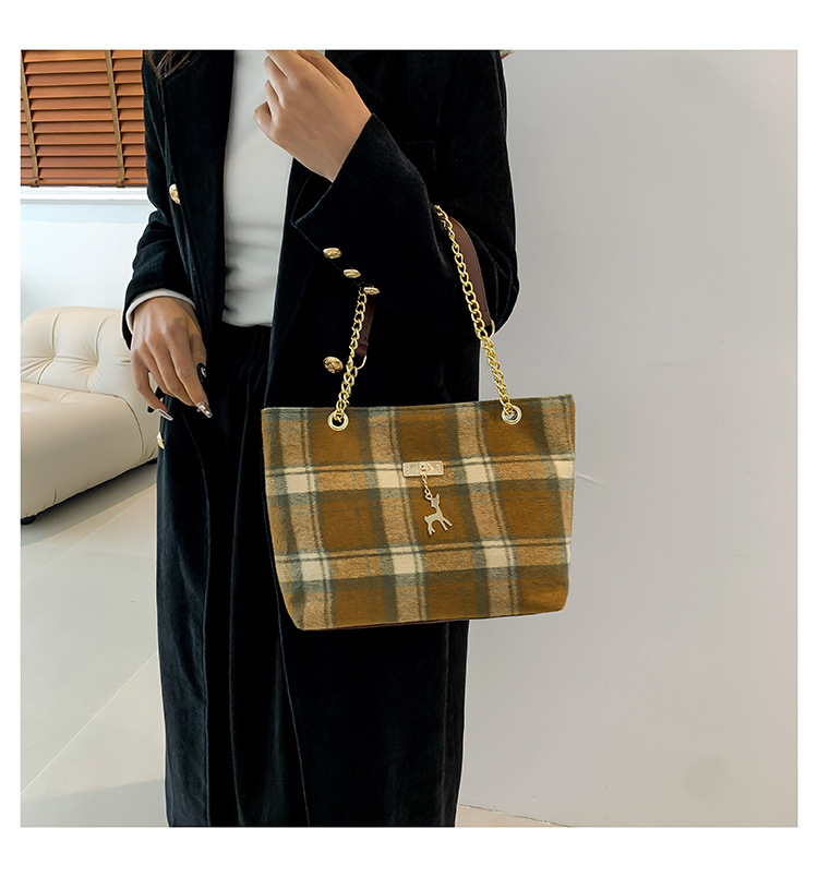 Fashionable woolen trendy striped deer bag for women, new autumn 2024 collection, chain niche single-shoulder crossbody bag undefined