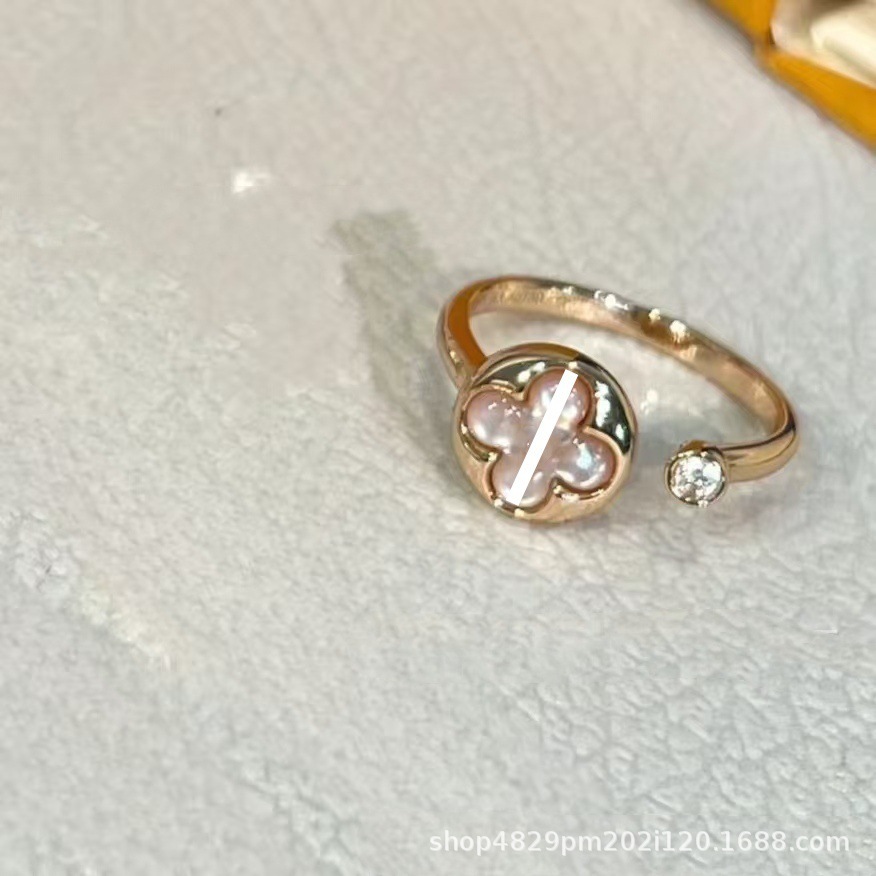 ロバの家四葉草四花五花ブレスレット女性用18Kローズゴールドメッキ軽奢菱形丸型白貝母ネックレスins