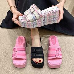 2025 新しい夏のスリッパインスクエアバックル厚底カジュアル休暇ビーチスタイルの女性の靴厚底増加サンダル女性のための