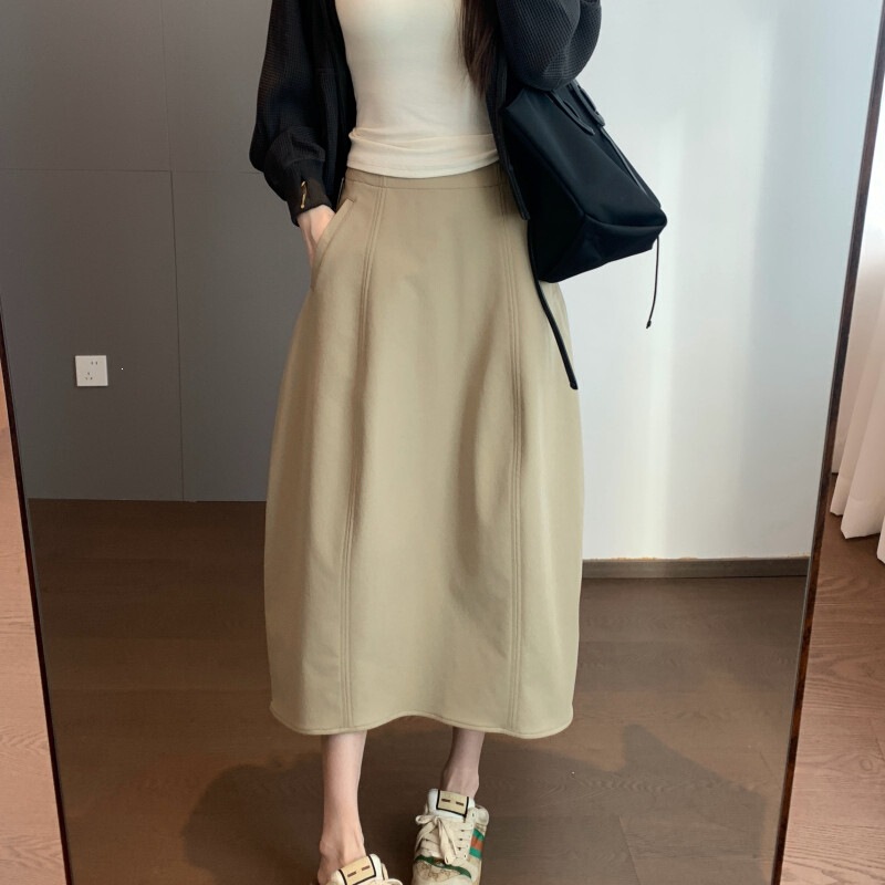 Simple and elegant for commuting, with a tailored cut, smooth and stylish, slightly loose A-line skirt, mid-length tulip skirt Simple and elegant for commuting, with a tailored cut, smooth and stylish, slightly loose A-line skirt, mid-length tulip skirt