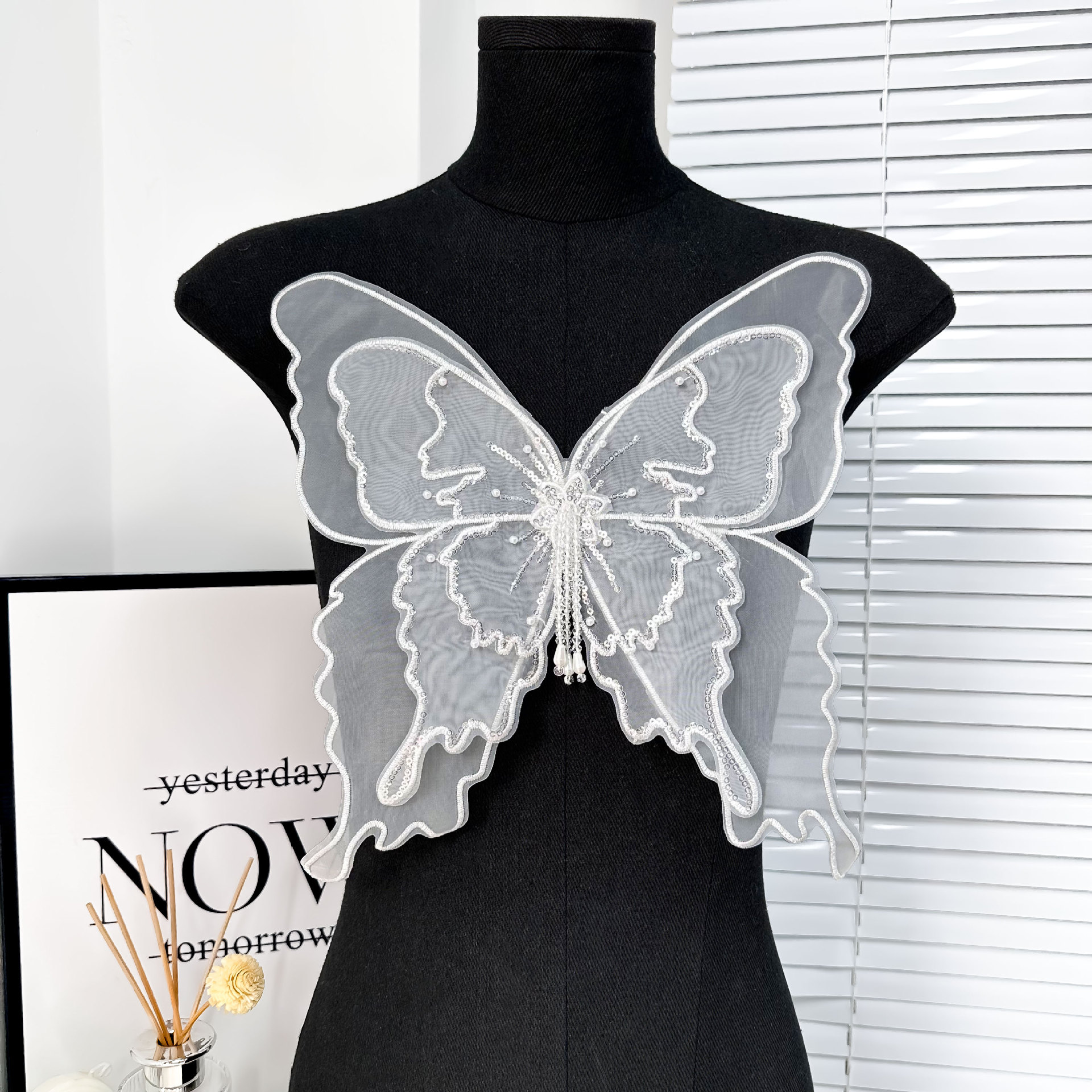 Verano nuevo tres capas de ergena sexy encaje mariposa decoración tela pegada vestido de mujer pijama accesorios de decoración
