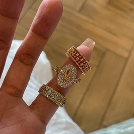 项链;耳钉;手链