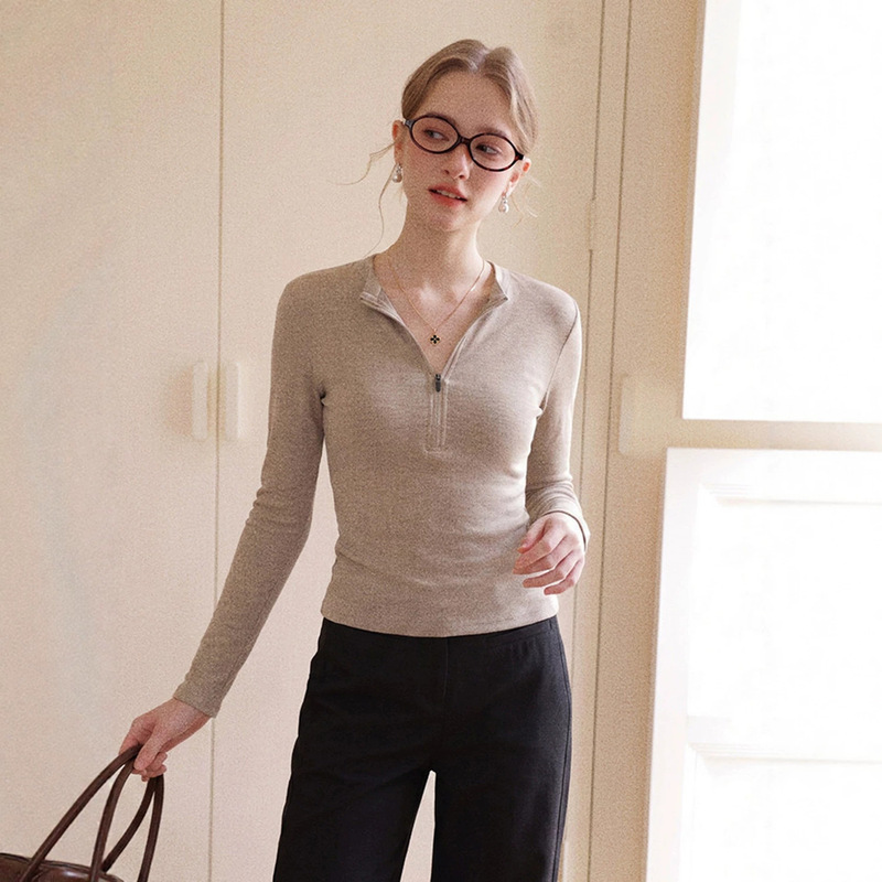 Half-zip, slim-fit white long-sleeve T-shirt for women, 2026 autumn new collection, Korean style, with a flattering shoulder design, perfect as an inner layer Half-zip, slim-fit white long-sleeve T-shirt for women, 2026 autumn new collection, Korean style, with a flattering shoulder design, perfect as an inner layer