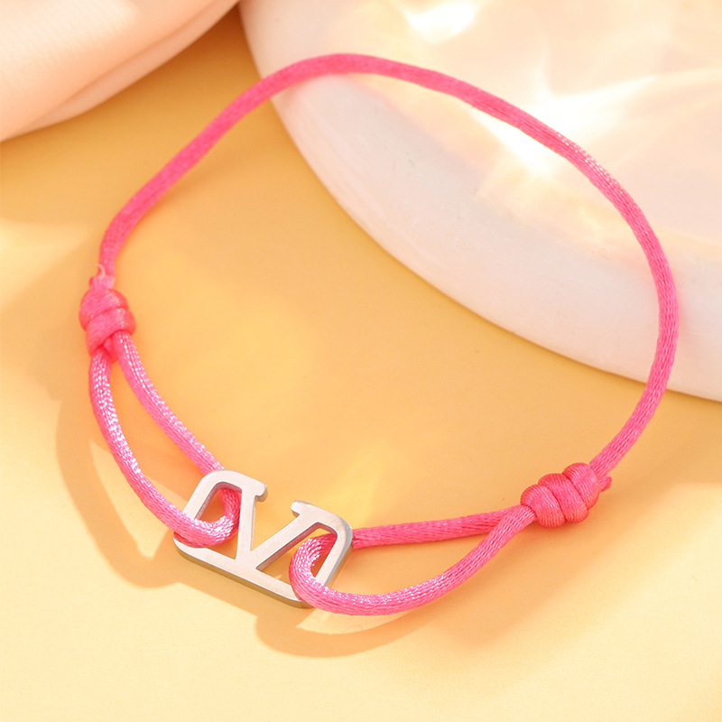 Nueva venta caliente simple cuadrado en forma de V hueca cuerda de mano tejida moda para mujer pulsera de acero inoxidable de nicho joyería