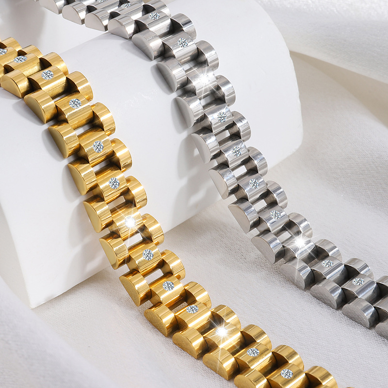 Pulsera de acero de titanio, estilo europeo y americano, ligera y lujosa, correa de reloj para hombre, pulsera de alta gama, de precisión, muy vendida en el mercado internacional.