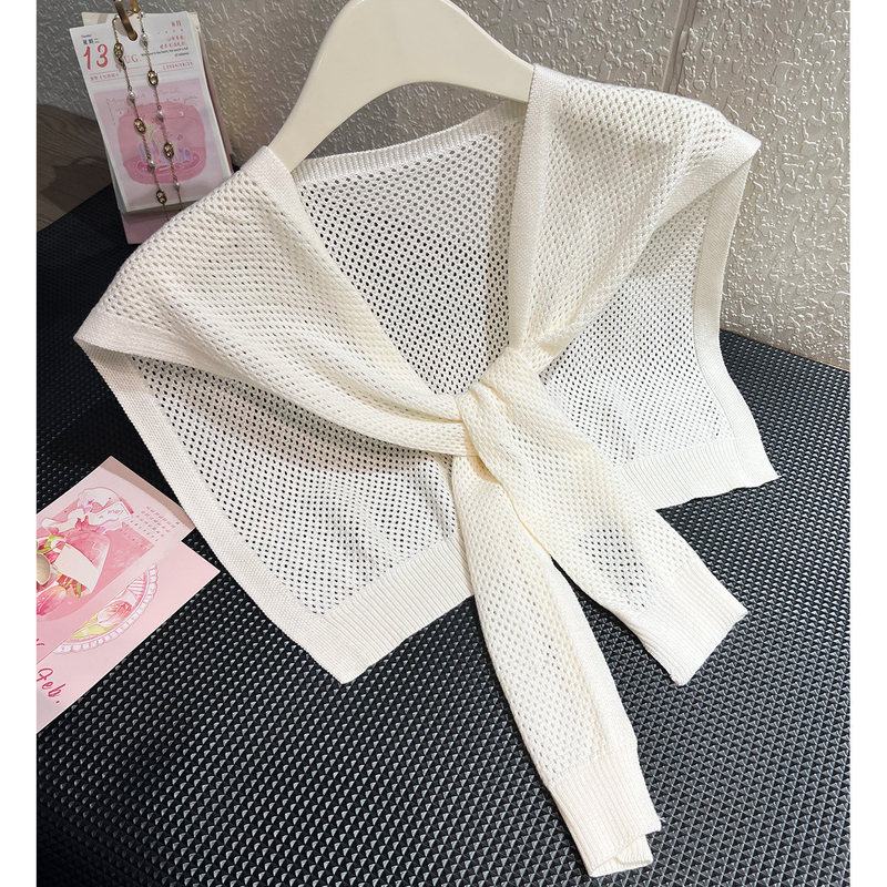 Early Autumn Ambiance-Inspired Outfit: Soft Wool Knit Shawl for Women, Thin Breathable Shoulder Protector for Air-Conditioned Rooms