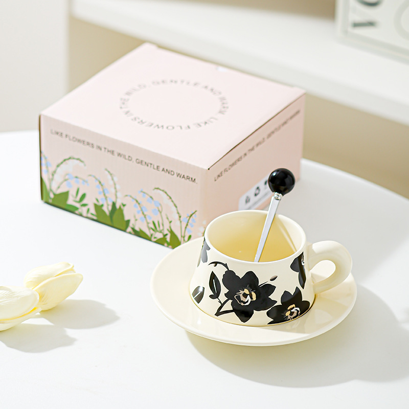Trabajadores de oficina creativos Té de la tarde Taza de café Juego de platillos Taza de cerámica Sentido de alta gama Taza de regalo para recién casados