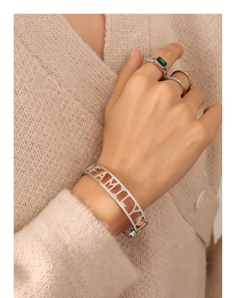 Bracelet En Acier Titane Lettre Rose Coeur Creux De Mode display picture 1