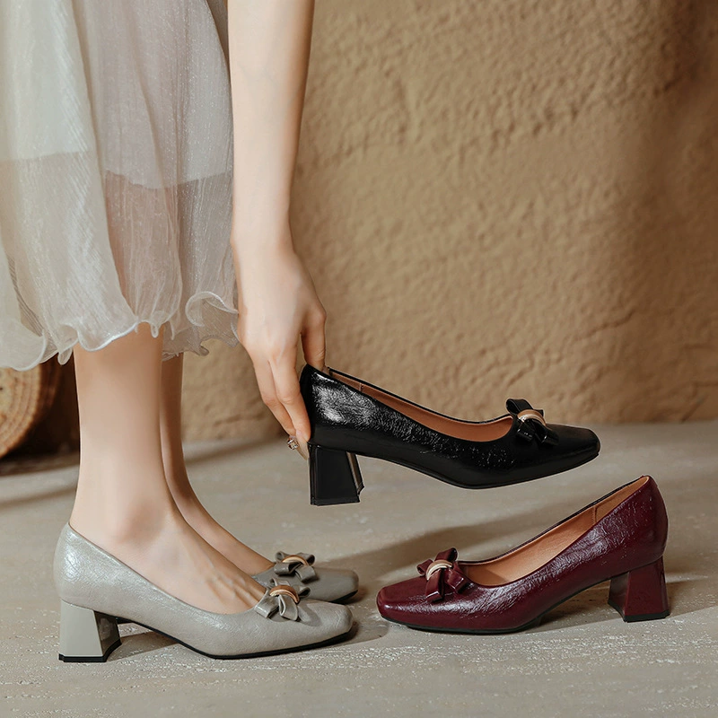 Квадратные туфли на высоком каблуке с толстыми каблуками и неглубокими туфлями 2025 новая большая женская обувь с бантом