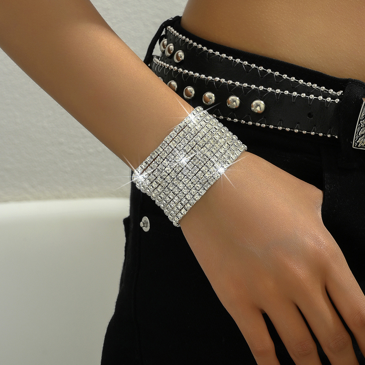 Minimalist Stackable Layered Bracelets For Daily Style Jewelry_voghion.com