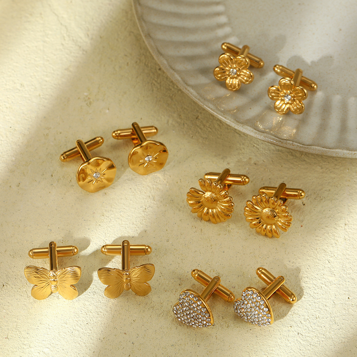 Cross-border new butterfly heart flower stainless steel cufflinks 18K gold stylish versatile French-style shirt titanium steel cufflinks