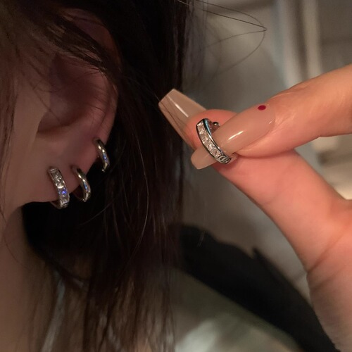 4 piece set!  No need to pick it off while sleeping!  Exquisite and versatile earrings, niche design earrings for women, high-end earrings for women