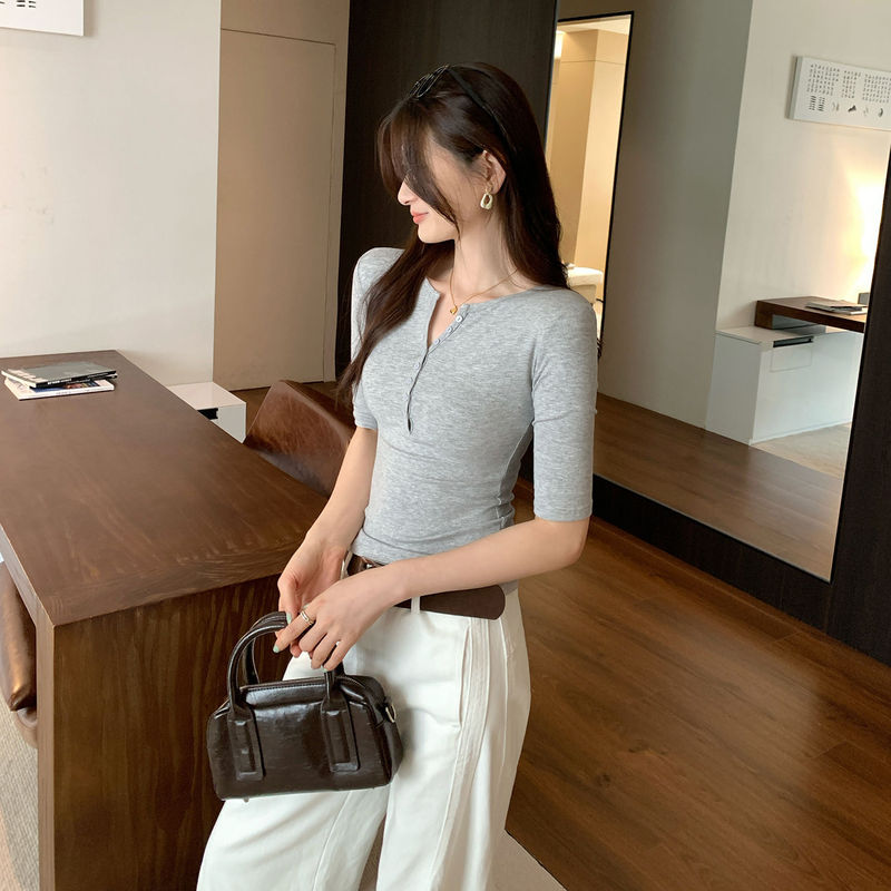 独特漂亮半排扣正肩中袖T恤女夏2025新款修身显瘦绝美五分袖上衣|undefined