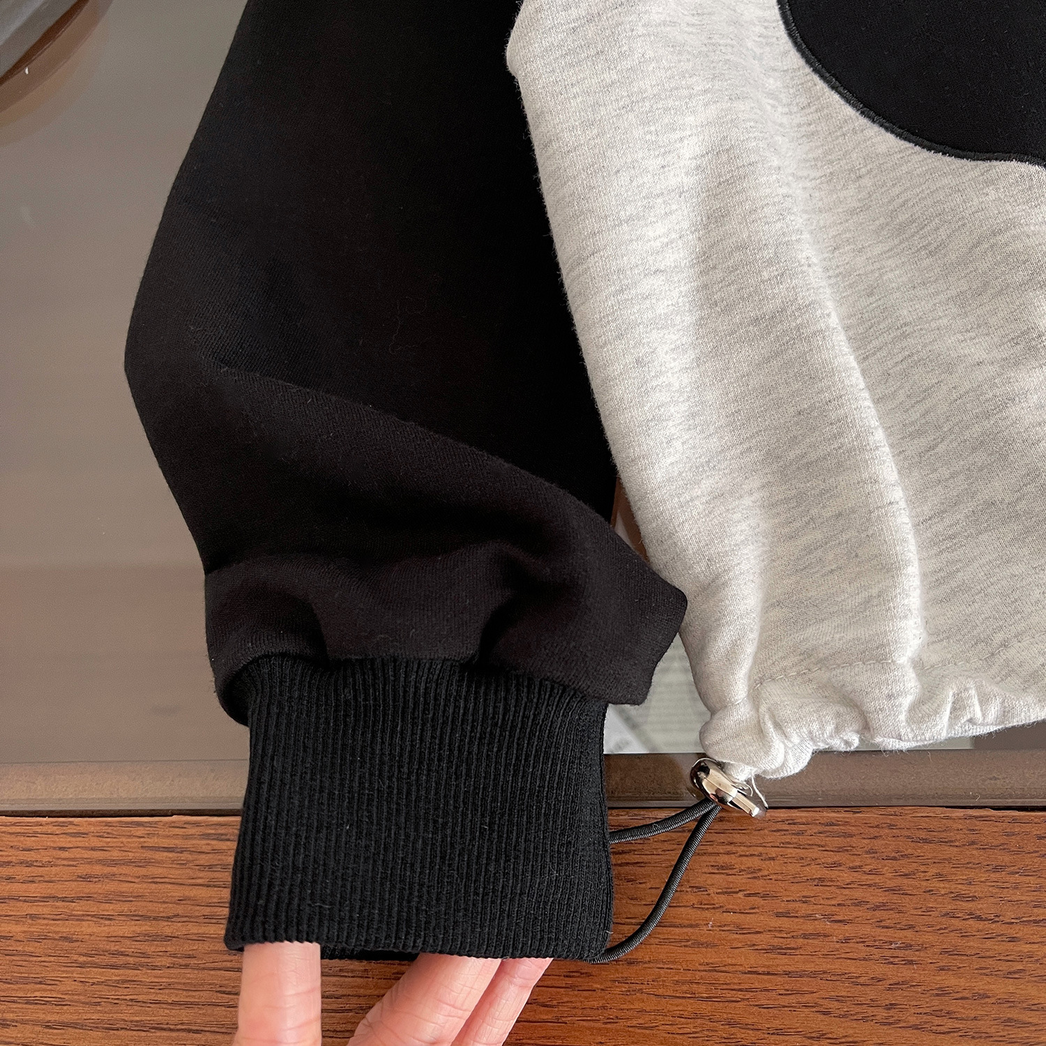 Felpa con cappuccio a maniche lunghe per ragazze coreane, nuova primavera 2024, con gonna corta plissettata, versatile set da due pezzi 24011_voghion.com