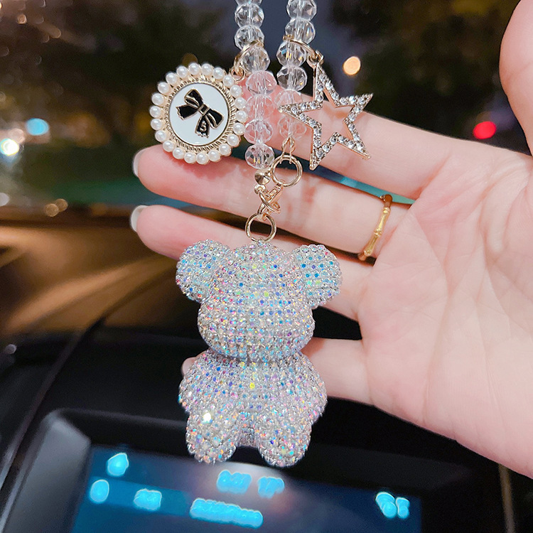Carta opcional diamante incrustado sentado oso coche colgante personalidad creativa Piel de visón coche espejo retrovisor colgante moda mujer