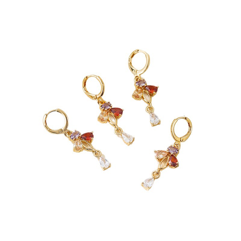 Aretes de falda de lujo ligero 2023 nuevo nicho de diseño de botones de orejas de borda de alta calidad de moda para mujeres auriculares