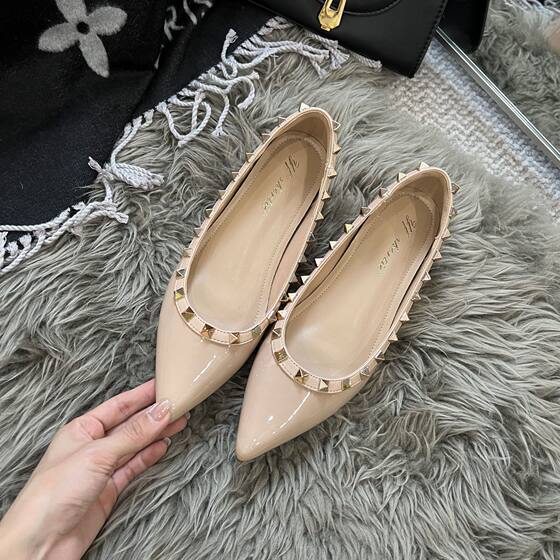 Sheepskin Version New Spring and Autumn French Rivet Pointed Toe Flat Shoes Women's Shallow Mouth Inner Heightening Single-layer Shoes All-match Commuter Women's Shoes