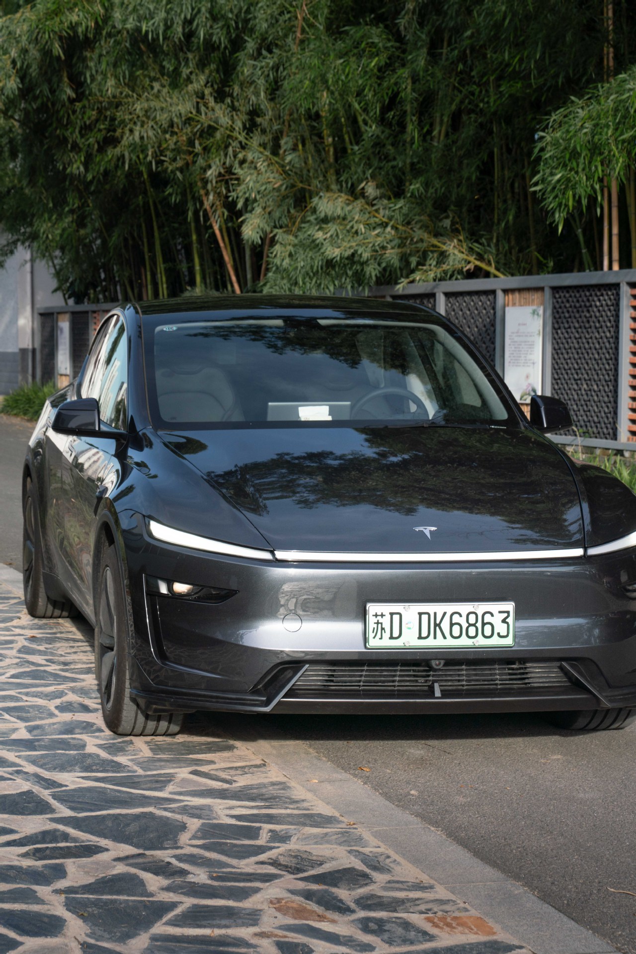 Suitable for Tesla 2025 Modely New Version Three-Stage Punch-Free Front Lip Small Surround Carbon Fiber Texture