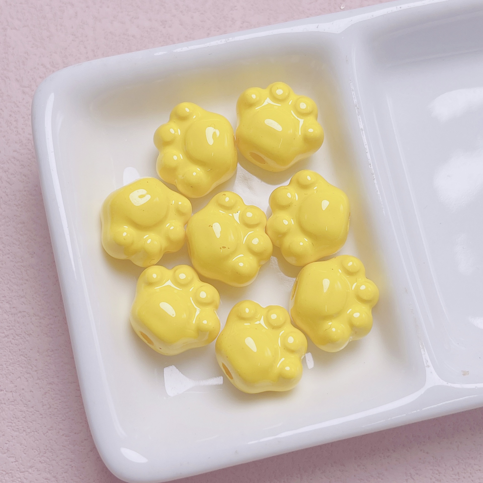 Acrílico lindo pintura garra de gato a través del agujero cuentas sueltas bricolaje hecho a mano cadena de teléfono móvil material de llavero accesorios de joyería