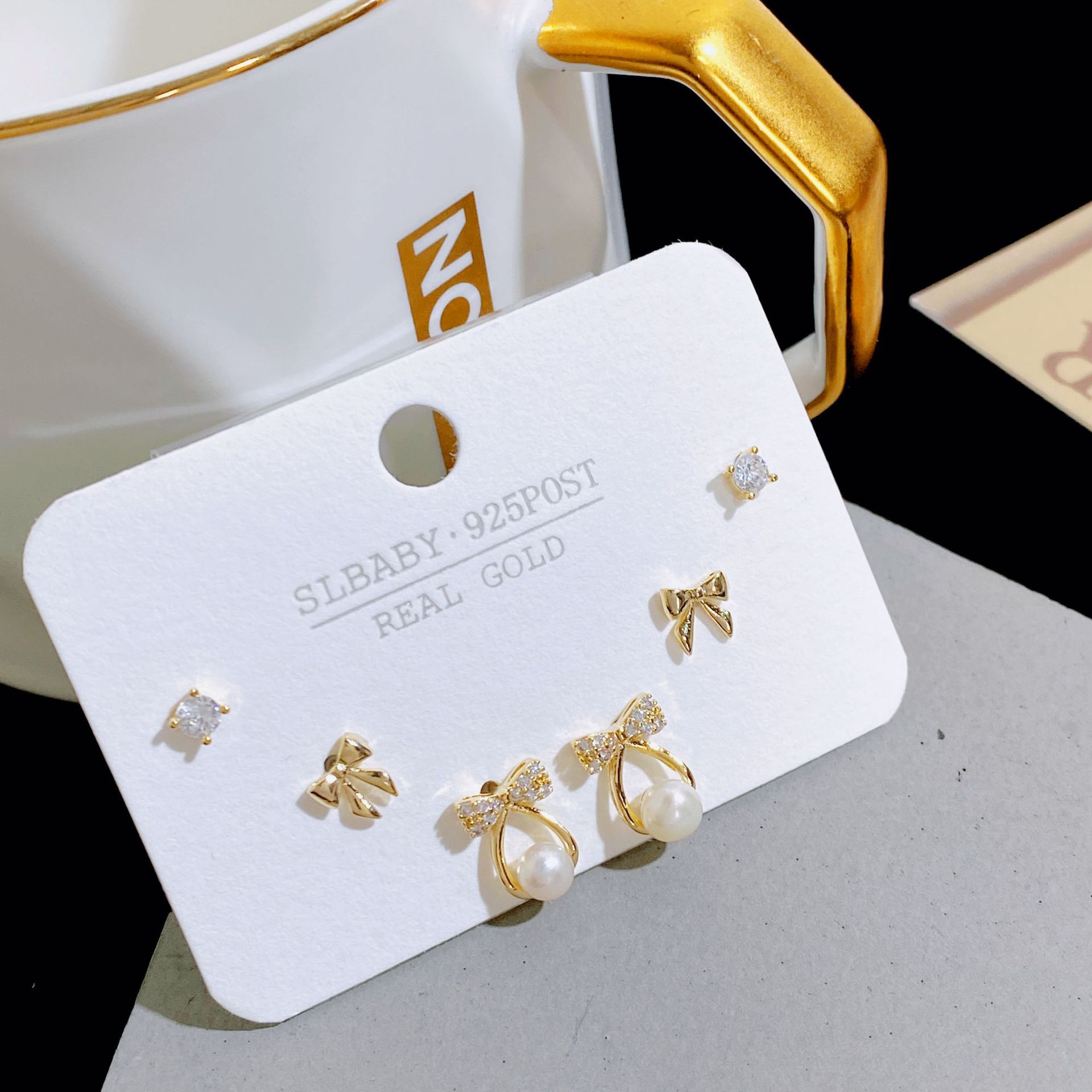 Simple Style Letter Flower Copper Plating Zircon Ear Studs 1 Set