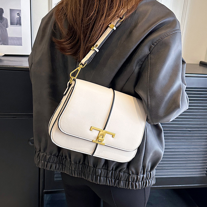 2023 New Fashionable and Minimalist Underarm Casual Western Style Solid Color Saddle Handheld One Shoulder Crossbody Bag_voghion.com
