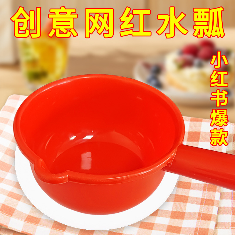 Plastic Water Scoop with Long Handle, Thickened and Unbreakable, for Cooking, Household Use, Bathing, and Washing Hair, Wholesale from Manufacturer