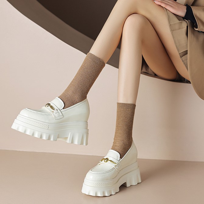 Giày loafer nữ đế xuồng cao gót 9 cm, mũi tròn, da bóng, tăng chiều cao — màu đen