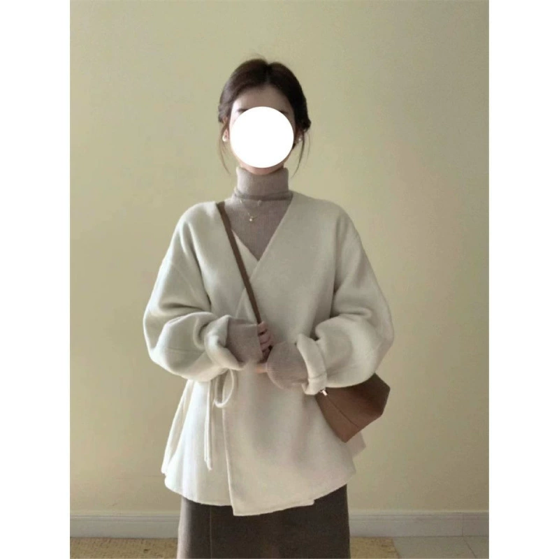 Женский осенний костюм 2025 новый модный взрывной стиль женский корейский трикотажный свободный кардиган топ юбка-юбка из трех частей