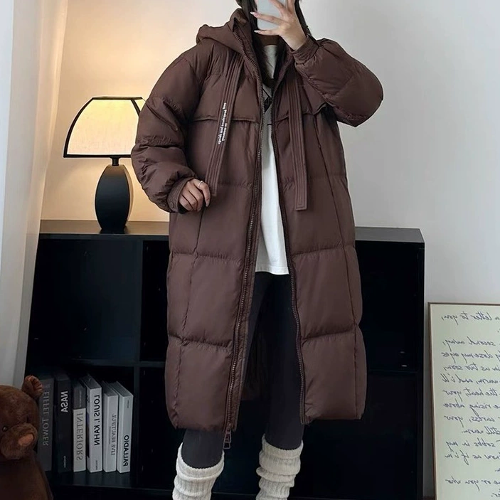 Пуховик с капюшоном средней длины с капюшоном