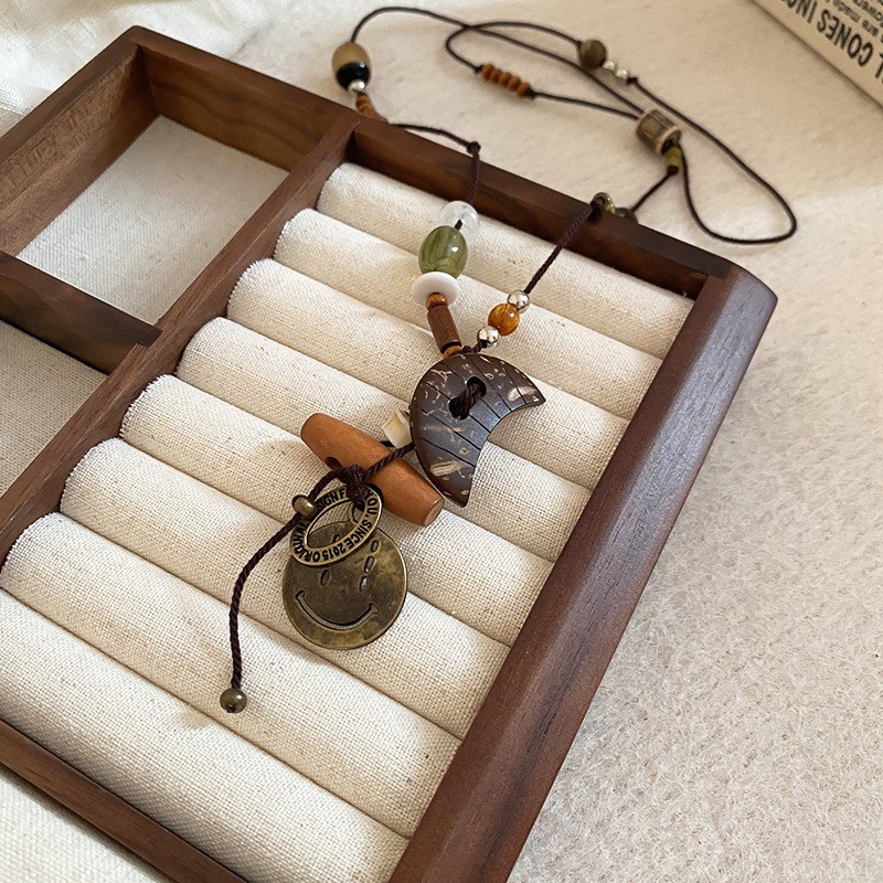 Nuevo estilo de cuero chino, colgante, collar de borlas, estilo étnico femenino, cadena de suéter retro de nicho, moda, artículos de alta gama