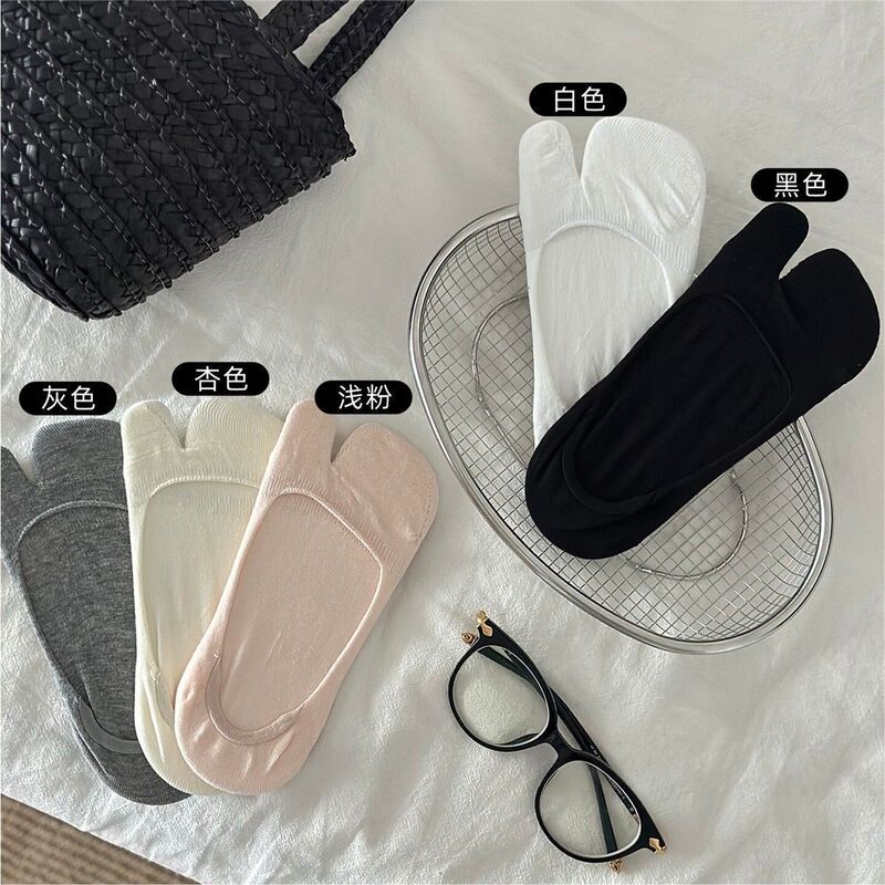 Low-cut invisible silicone non-slip no-show socks, summer thin style, sweat-absorbent and breathable, two-toe flip-flop socks for pig hoof shoes Low-cut invisible silicone non-slip no-show socks, summer thin style, sweat-absorbent and breathable, two-toe flip-flop socks for pig hoof shoes