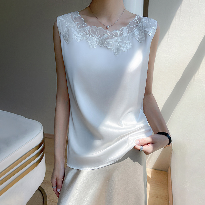Tank top with a round collar