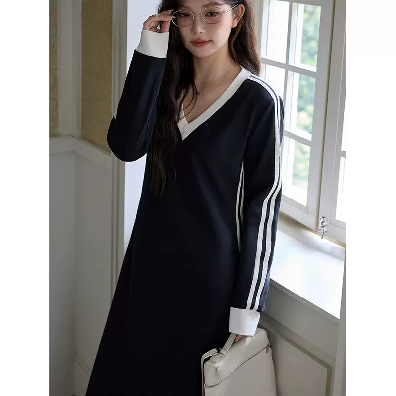 大码女装早秋v领性感拼接休闲长袖黑色条纹连衣裙显瘦百搭长裙女