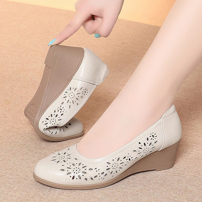 Xăng đan da thật đế xuồng mềm thoải mái cho mẹ trung niên — Màu đen