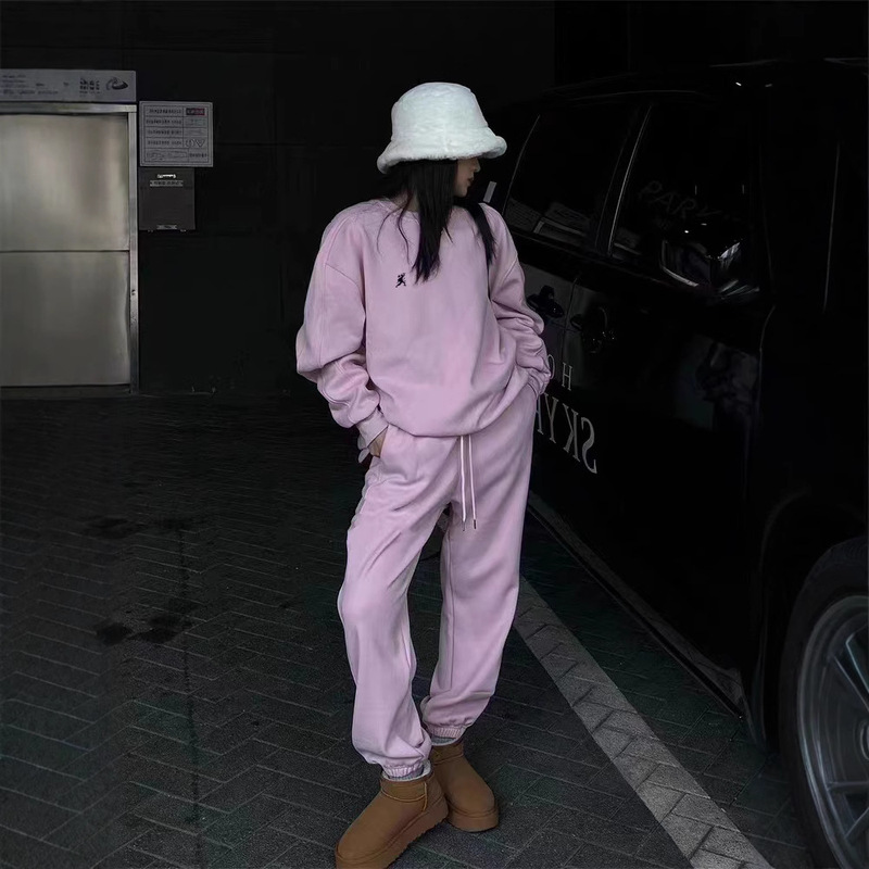 Trendy Street-Style Fashion Casual Sports Suit for Women, Autumn and Winter Korean Version, Slim-Fit Sweatshirt and Jogger Pants Two-Piece Set Trendy Street-Style Fashion Casual Sports Suit for Women, Autumn and Winter Korean Version, Slim-Fit Sweatshirt and Jogger Pants Two-Piece Set