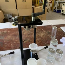 塑料罐;金属盖;塑料盖