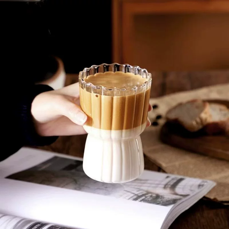 Производитель кофейных чашек с вертикальным узором, чашка из боросиликатного стекла, чашка для американского кофе со льдом, вертикальная чашка с узором на талии, однослойная чашка, чашка для напитков