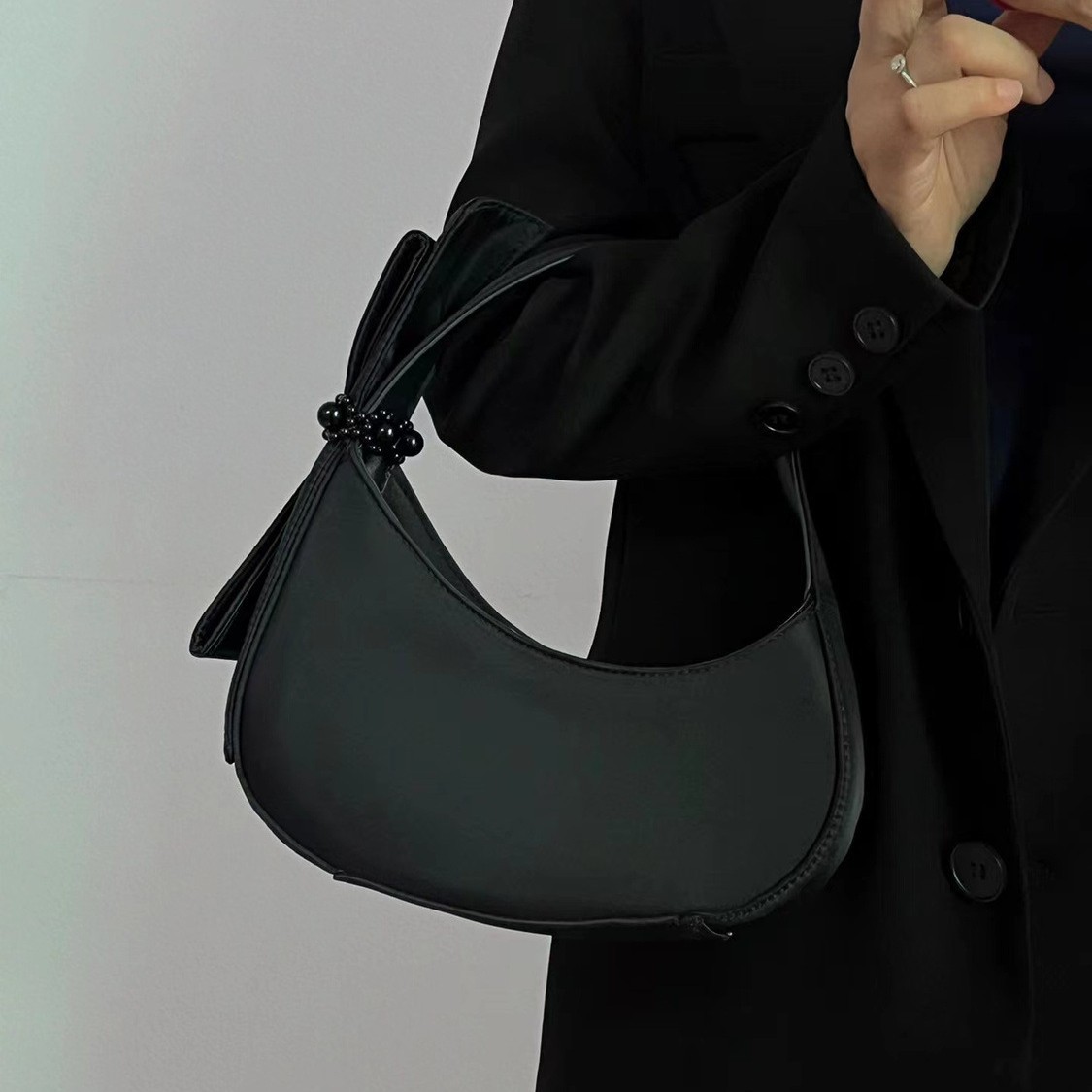 Bolso negro para las mujeres 2023 nuevo 2022 nicho diseño arco creciente bolsa de alta calidad textura todo-juego bolso de juego