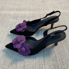 2025新款法式复古风尖头花朵包头凉鞋绝绝子女士细跟后绊带高跟鞋