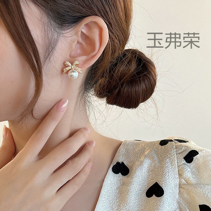 Серебряная игла, бусины с бантом из жемчуга, дизайн серьги, серебро 925 образец, стиль легкая роскошь, тренд сезона