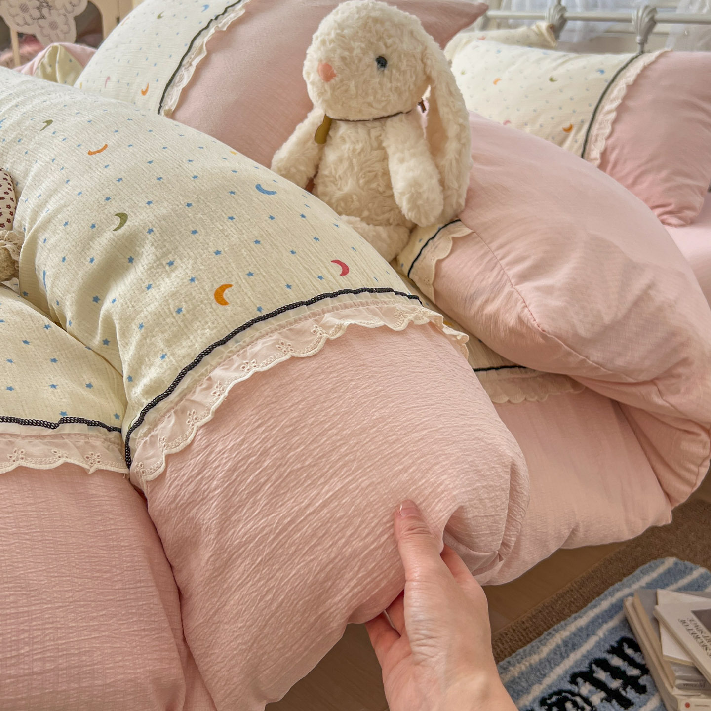 Dormir desnudo en la cama clase A tres capas de hilo cuatro piezas de algodón super suave sábanas de encaje cubierta cama dormitorio tres piezas