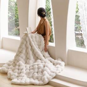 Manta de piel de conejo de Toscana para comercio exterior, manta pequeña de forro polar burbujeante grande para otoño e invierno, manta gruesa de piel de conejo para siesta en el sofá. image 5
