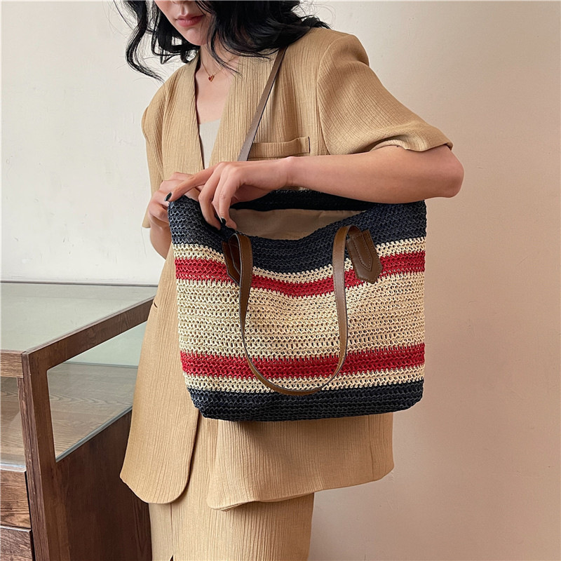 Wholesale of new straw woven bags for Spring 2025, large-capacity cross-border trendy and fashionable tote bags, casual commuting underarm bags undefined