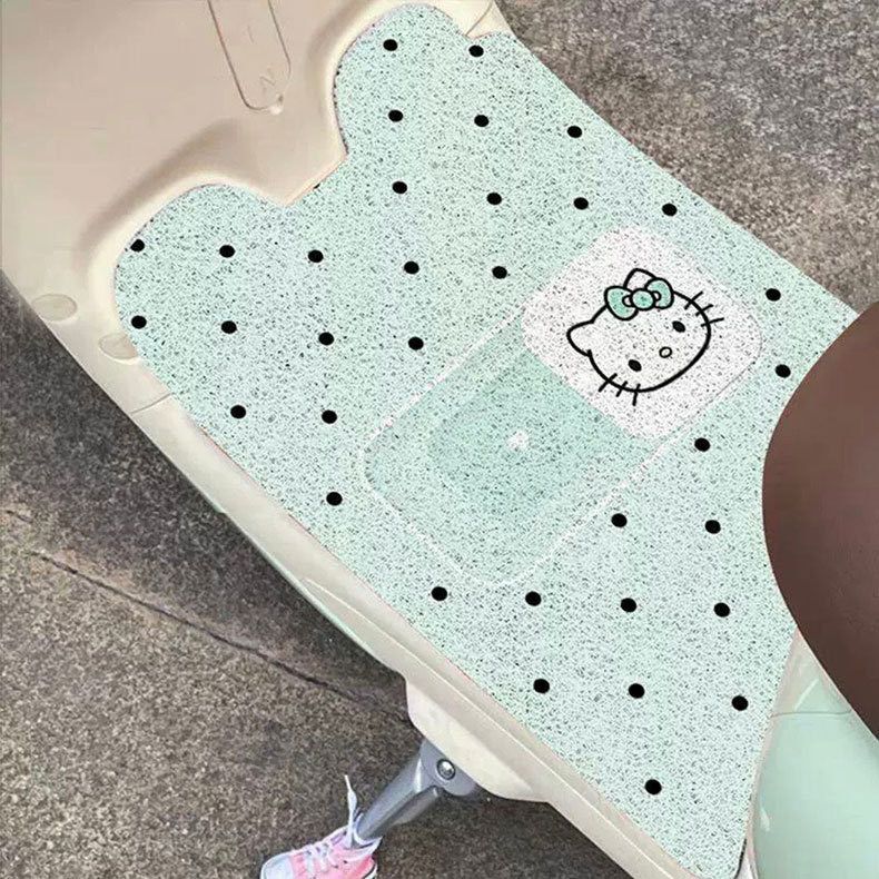 Dropshipping available. Cute cartoon polka dot silk loop floor mat for electric vehicles, waterproof, dirt-resistant, easy to clean, and can be cut to size