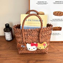 赤い本の同じ夏の猫は藤をまねて赤ちゃんを編んで手作りします。