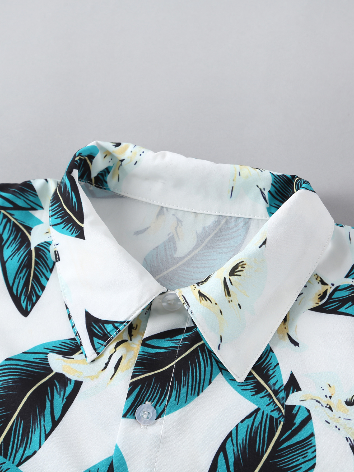 Playa padre-hijo familia traje de tres bocas traje de cuatro bocas manga de campana traje de camisa de vestir de longitud media entrega de una pieza