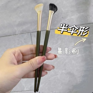 Semi-fan-shaped nasal shadow brush oblique angle cosmetic brush oblique head sickle-shaped trim high-gloss vignetting sickle brush